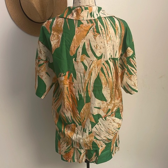 SHEIN | 2 Piece Set Green and Cream Top with Matching ShortsSize Medium - Picture 6 of 8
